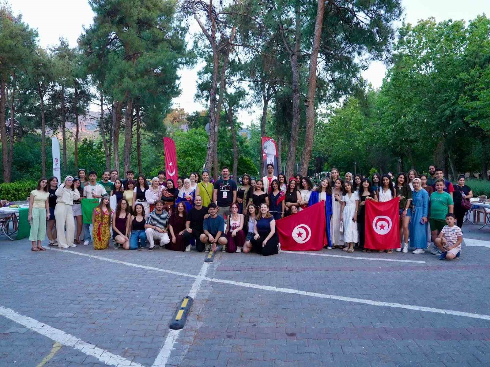 6 ÜLKENİN GENÇLERİ ÇAMLIK’TA BULUŞTU