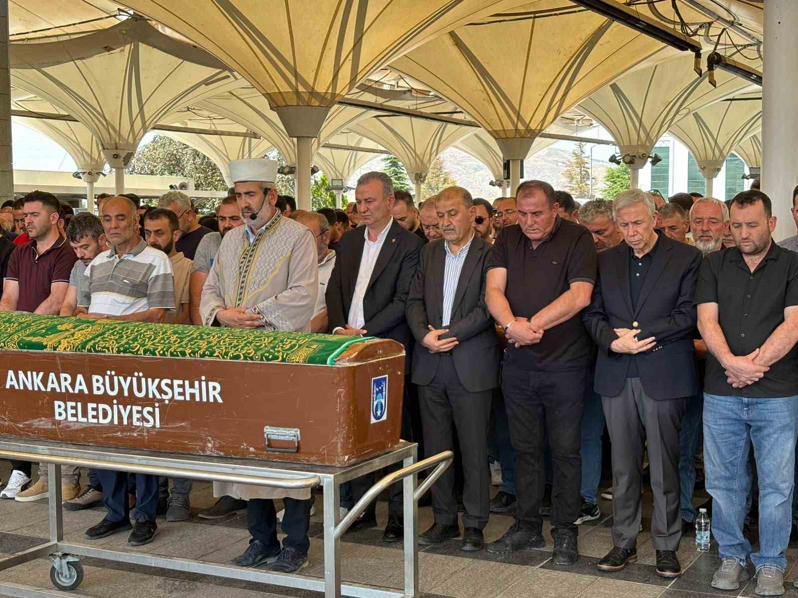HAFRİYAT KAMYONU KAZASINDA VEFAT EDEN İŞÇİ SON YOLCULUĞUNA UĞURLANDI