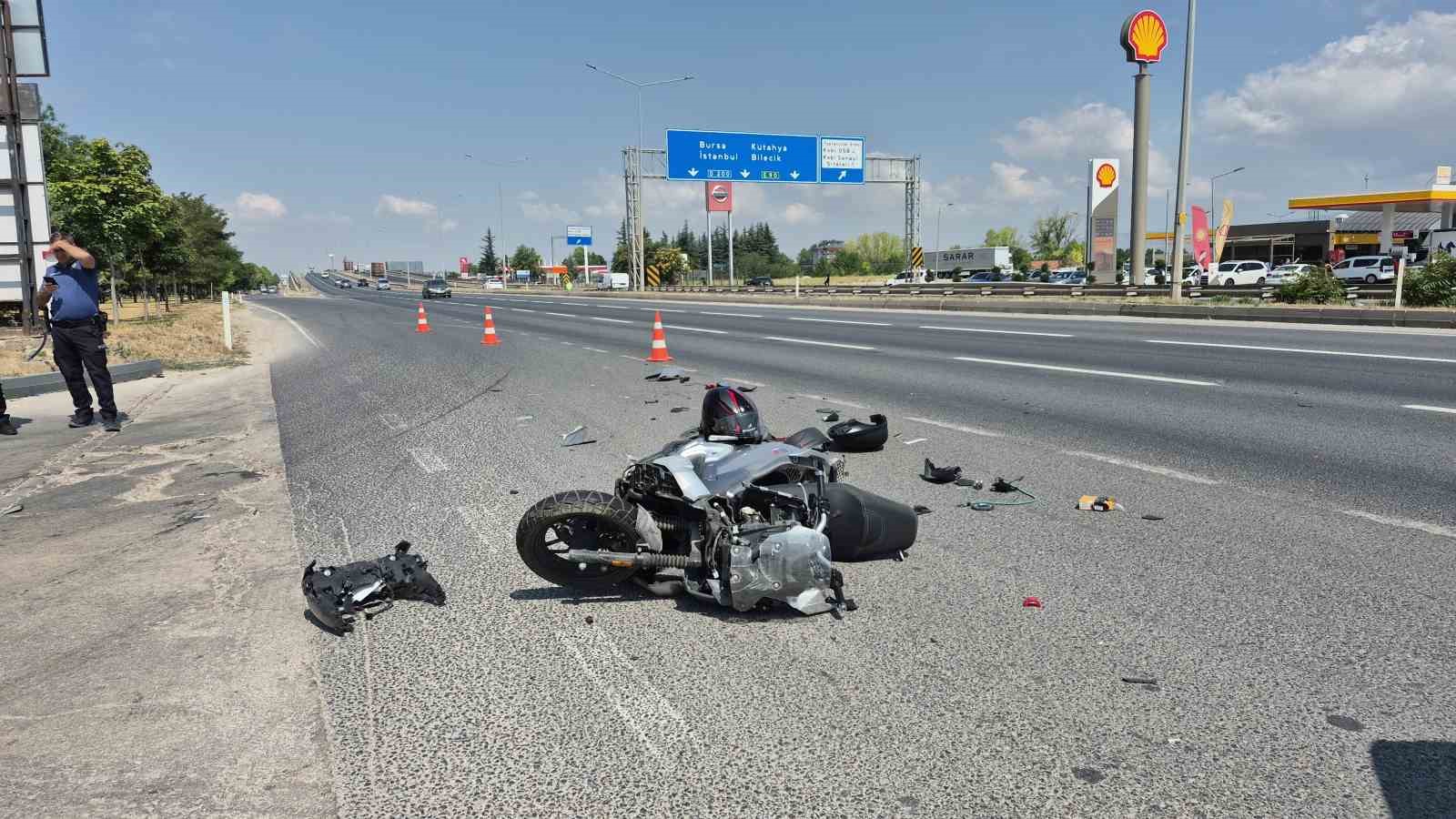 ESKİŞEHİR’DE OTOMOBİLE ARKADAN ÇARPAN MOTOSİKLETLİ YARALANDI
