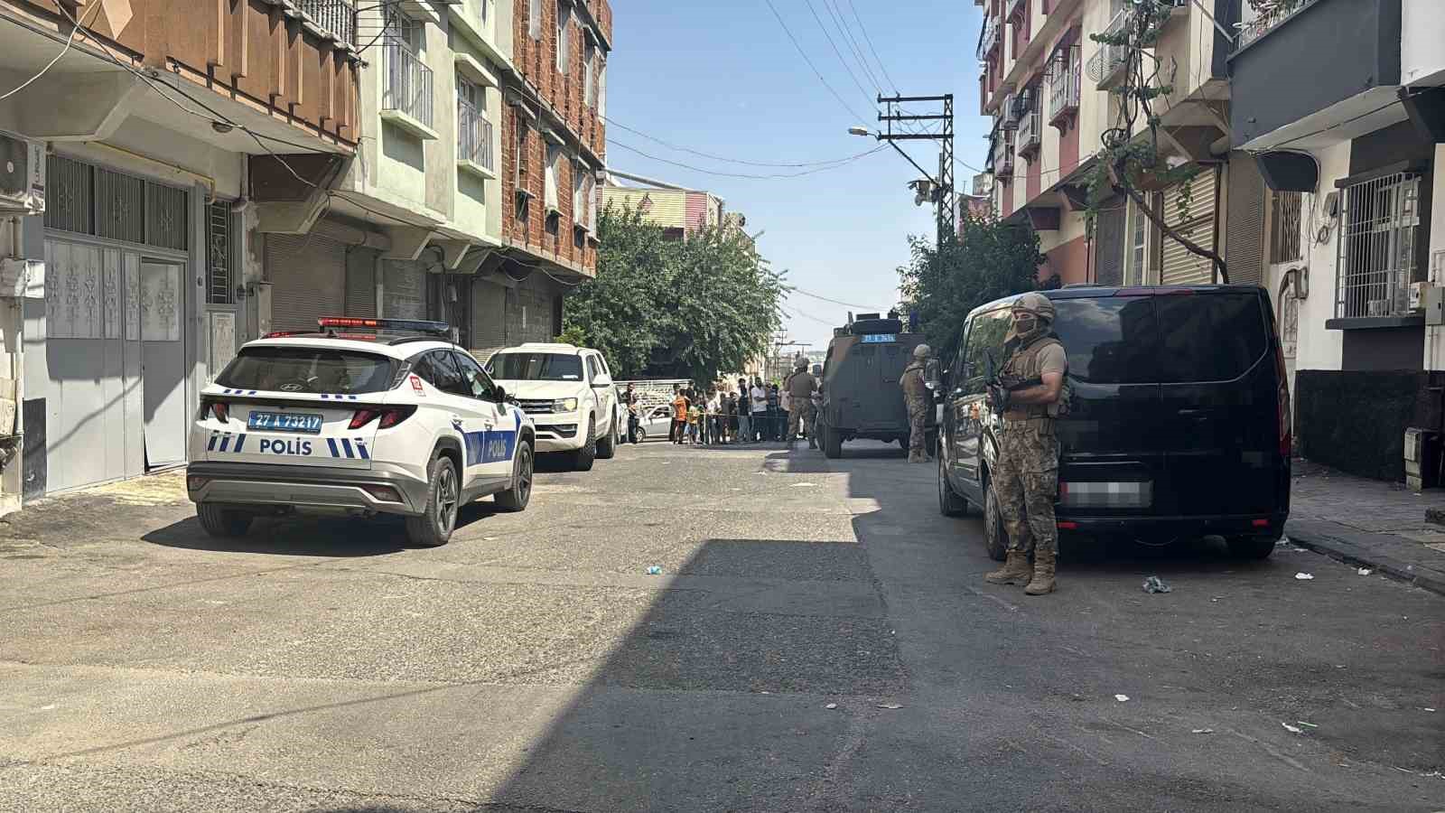 POLİSE MUKAVEMET GÖSTEREN ŞAHIS ÖZEL HAREKAT OPERASYONU İLE YAKALANDI