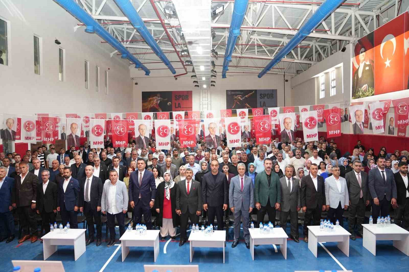 MHP’DE İLÇE KONGRELERİ DEVAM EDİYOR; PASİNLER’DE ERKAN YAĞAR GÜVEN TAZELEDİ