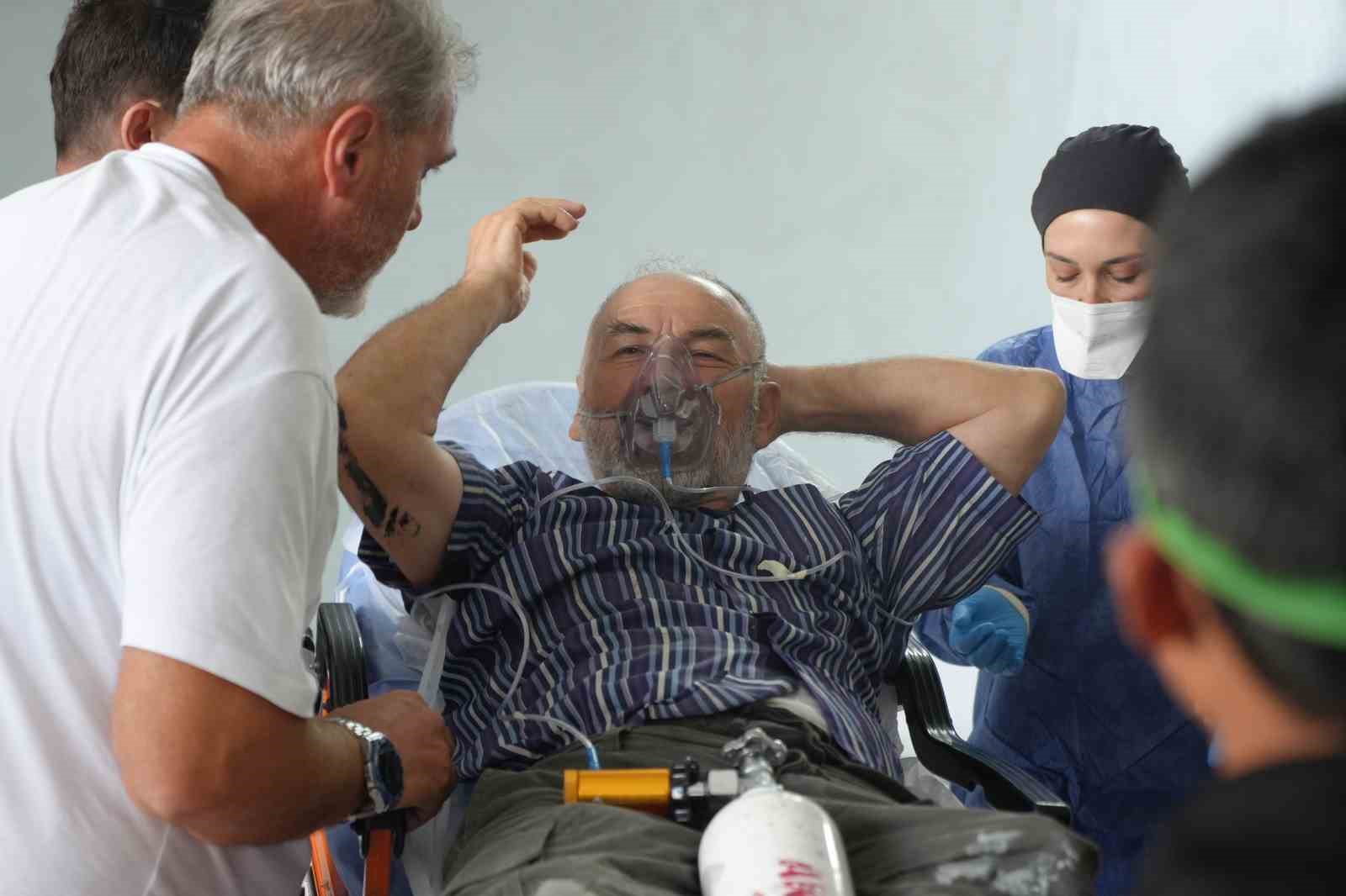 İNŞAATIN BODRUM KATINA BOYA TAŞIYAN 2 İŞÇİ KOKUDAN BAYGINLIK GEÇİRDİ