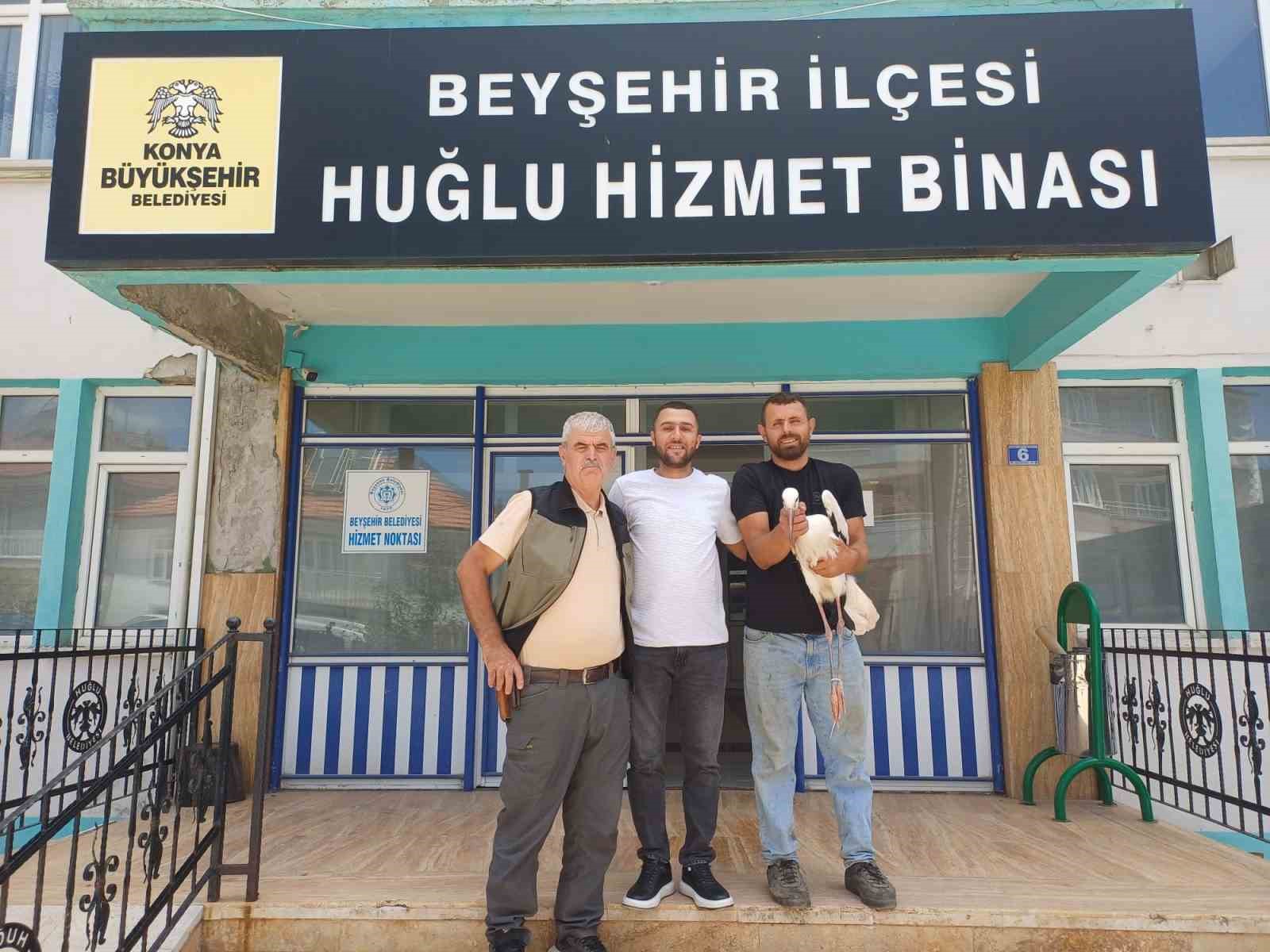 YARALI LEYLEK KORUMA ALTINA ALINDI