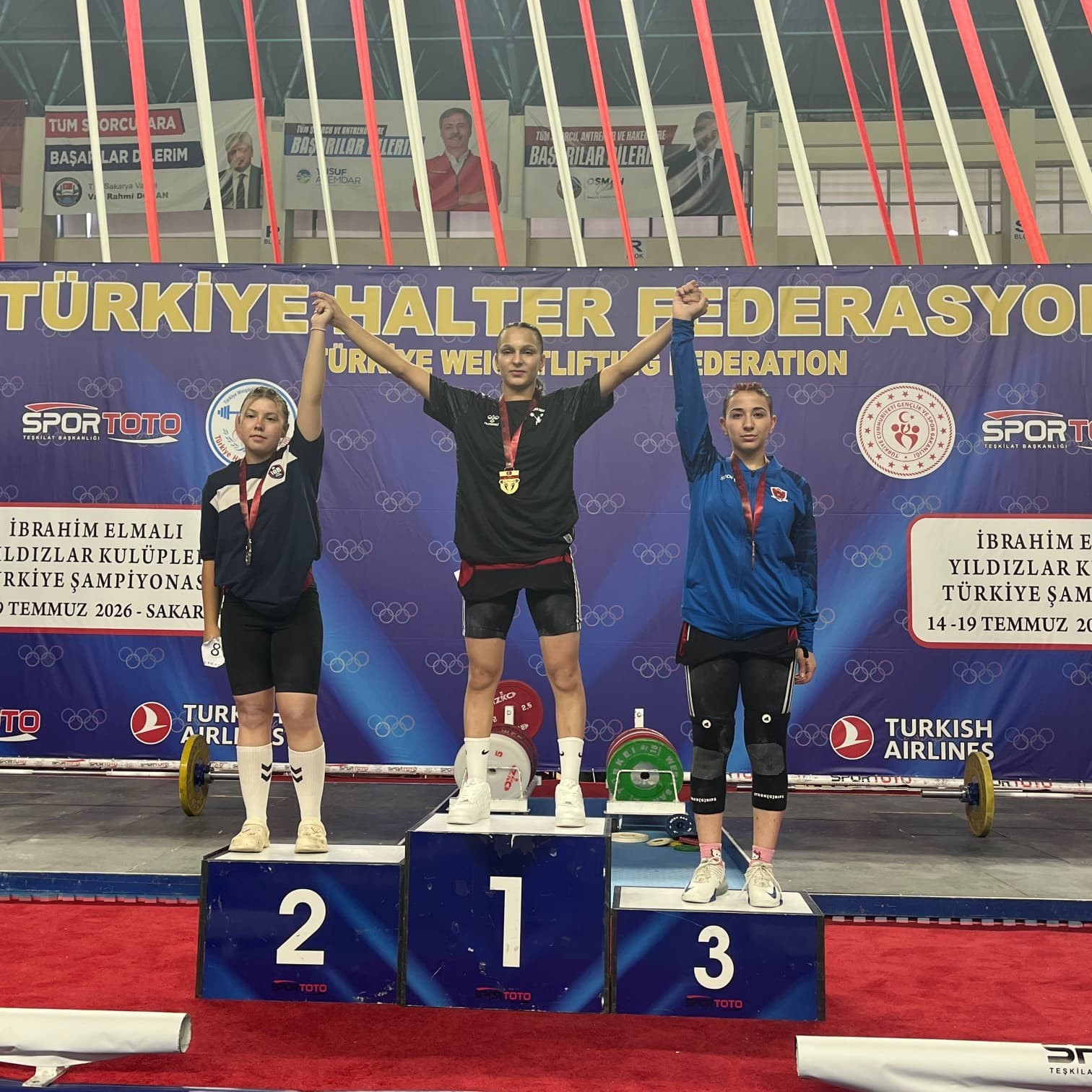 AYDINLI SPORCULARDAN TÜRKİYE ŞAMPİYONALARINDA ÇİFTE BAŞARI