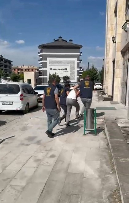 KÜTAHYA’DA OTOBÜSTE TACİZDEN SERBEST KALMIŞTI, BU KEZ 2 ÇOCUĞA CİNSEL İSTİSMARDAN TUTUKLANDI