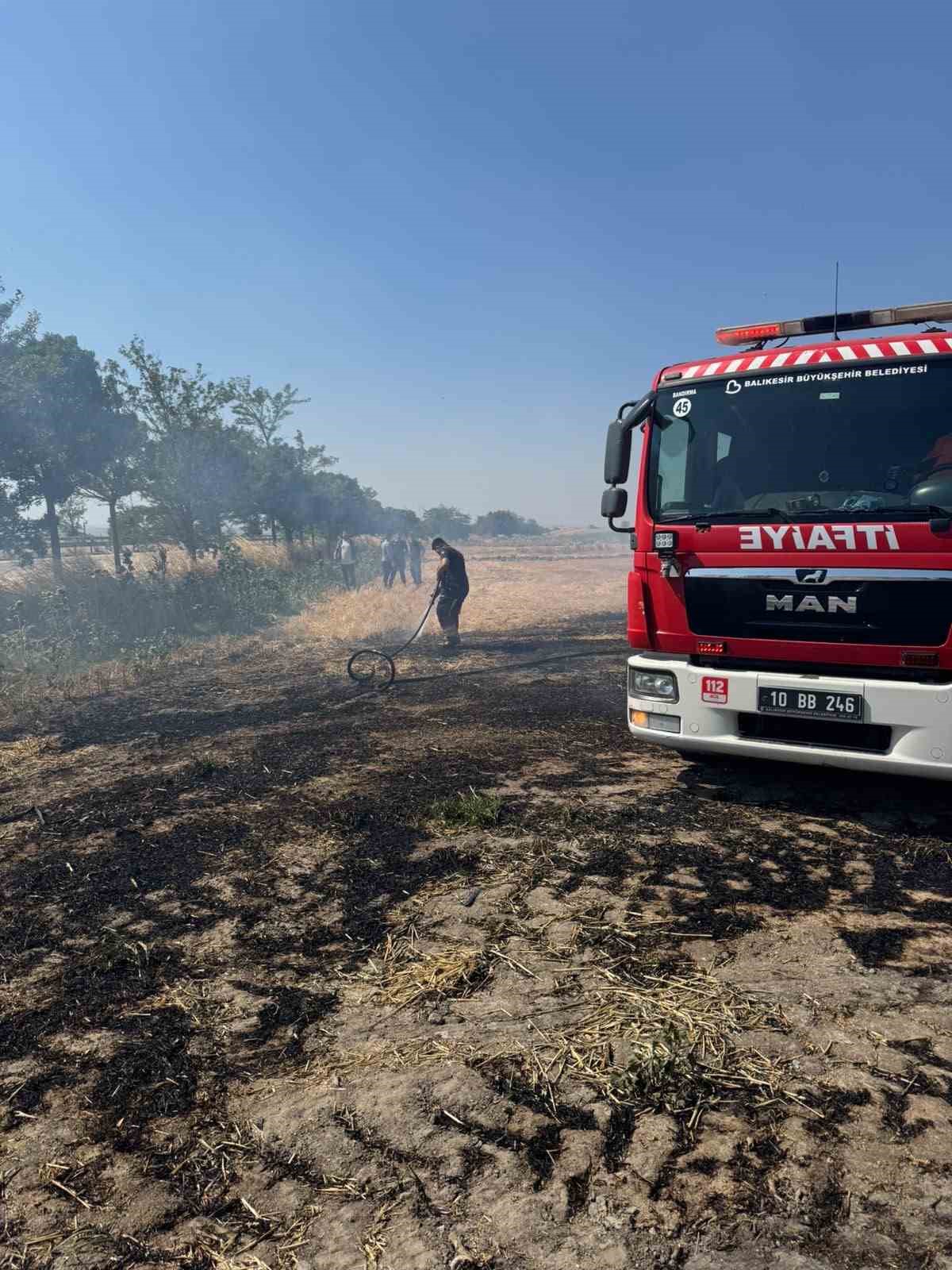 BANDIRMA’DA ÇIKAN ANIZ YANGINI İTFAİYE EKİPLERİNCE SÖNDÜRÜLDÜ
