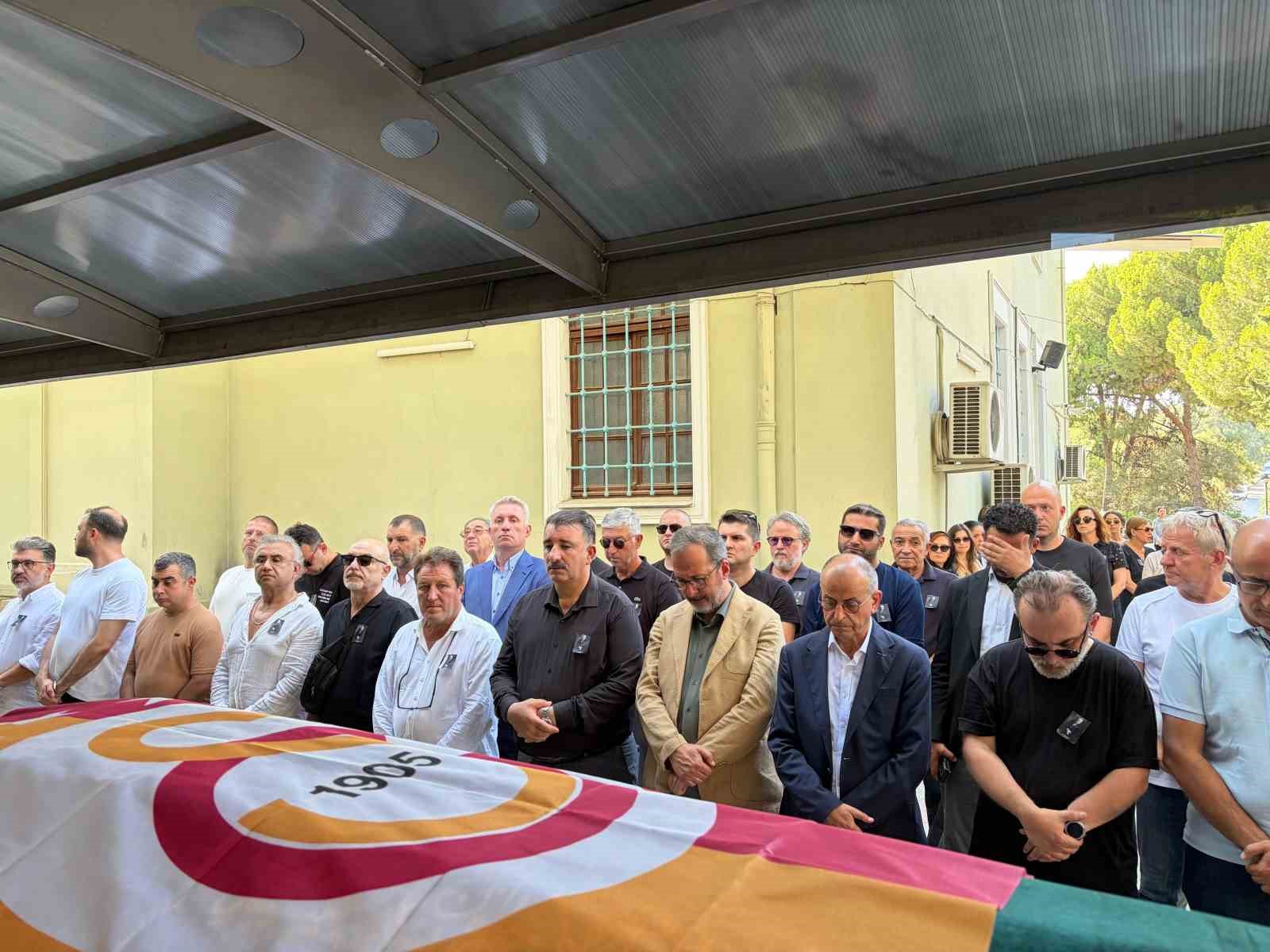 AZİZ ÜSTEL İZMİR’DE SON YOLCULUĞUNA UĞURLANDI