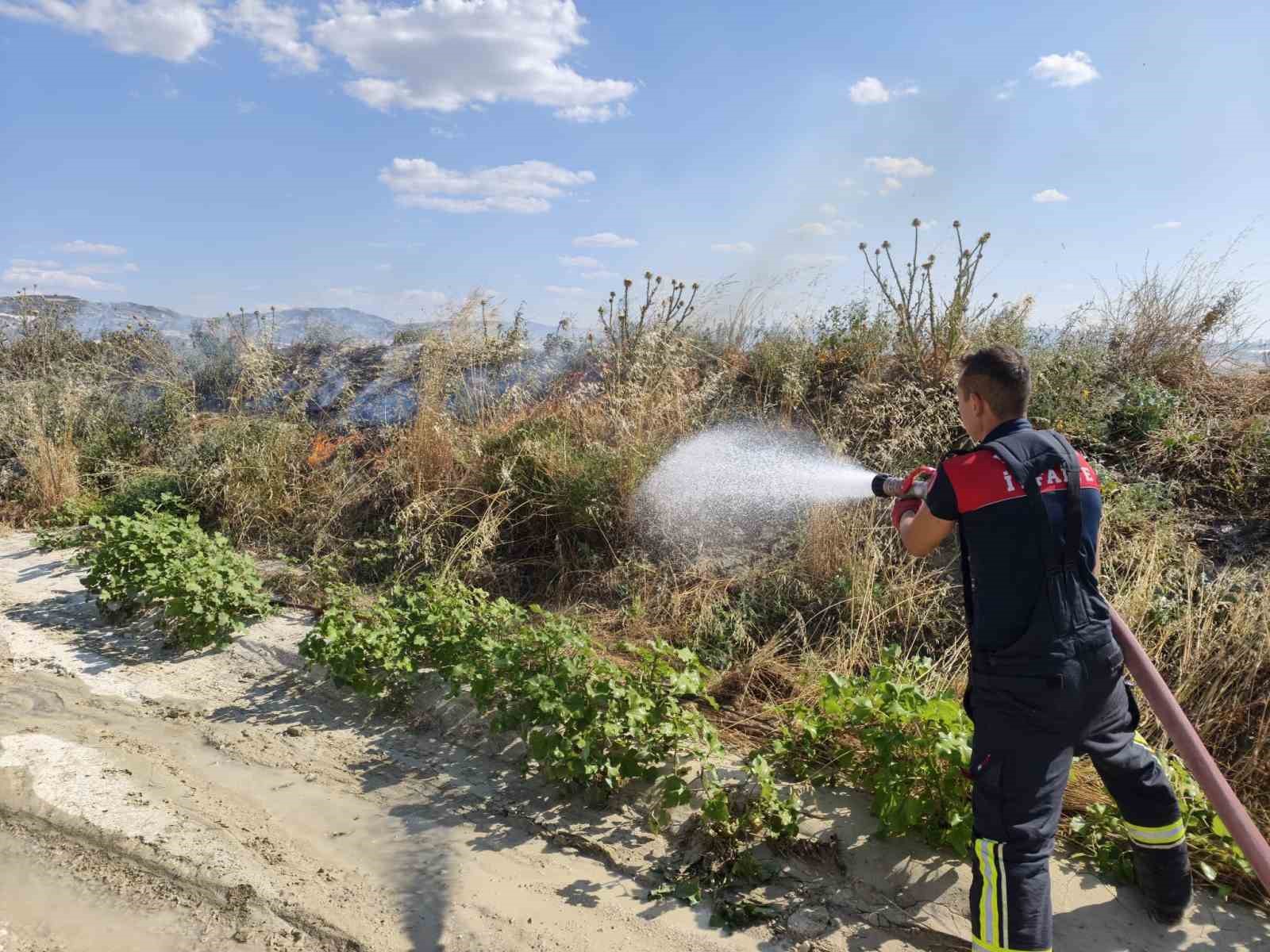 BURDUR’DA ARAZİ YANGININDA 20 DEKARLIK ALAN KÜL OLDU
