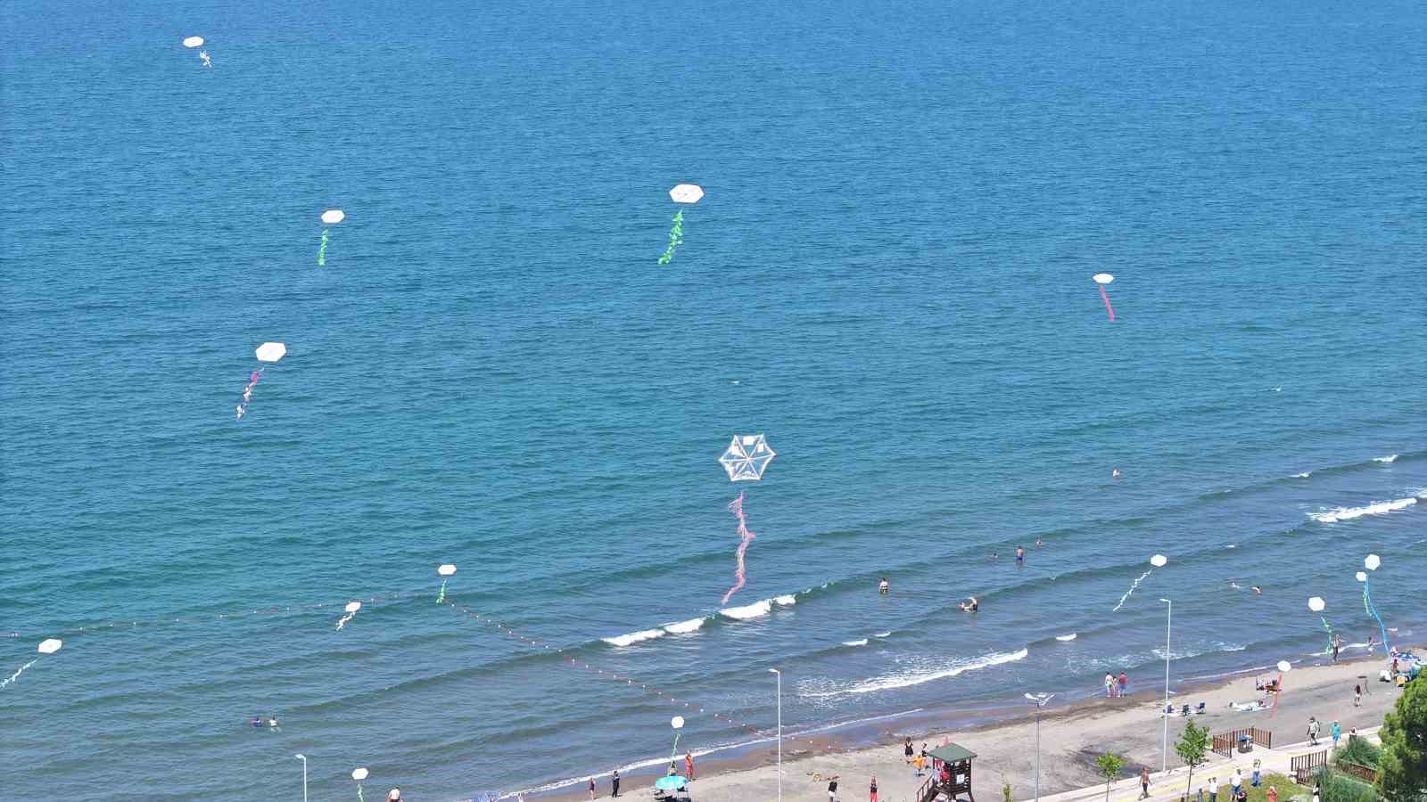 ORDU’DA 120 UÇURTMA ÇOCUKLARIN MUTLULUĞUYLA GÖKYÜZÜNDE BULUŞTU