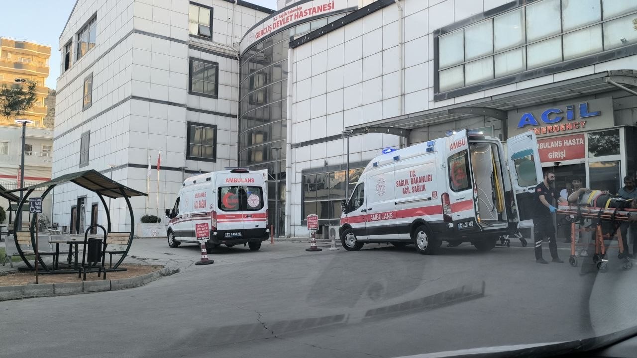 BATMAN’DA İNŞAAT İSKELESİ ÇÖKTÜ: 3 YARALI