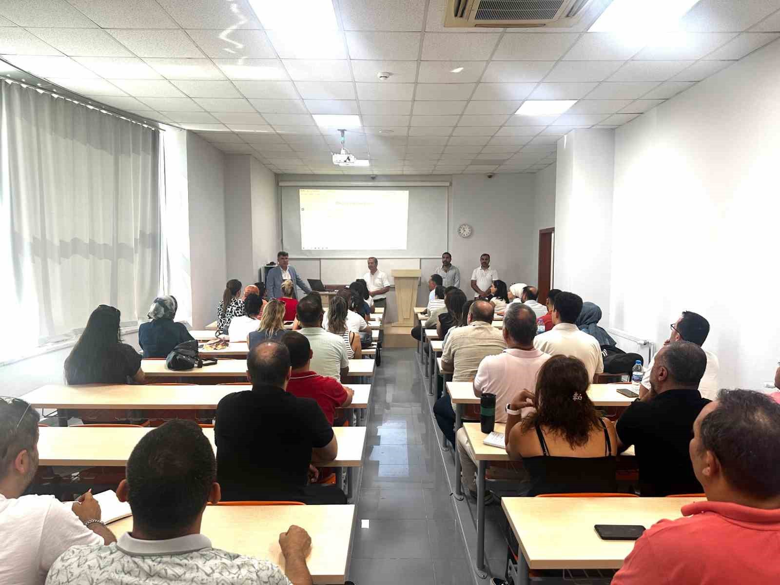 HATAY’DA EĞİTİM KURUMLARINDA YÖNETİCİLİK GÖREVİ ALACAK PERSONELE EĞİTİM VERİLİYOR