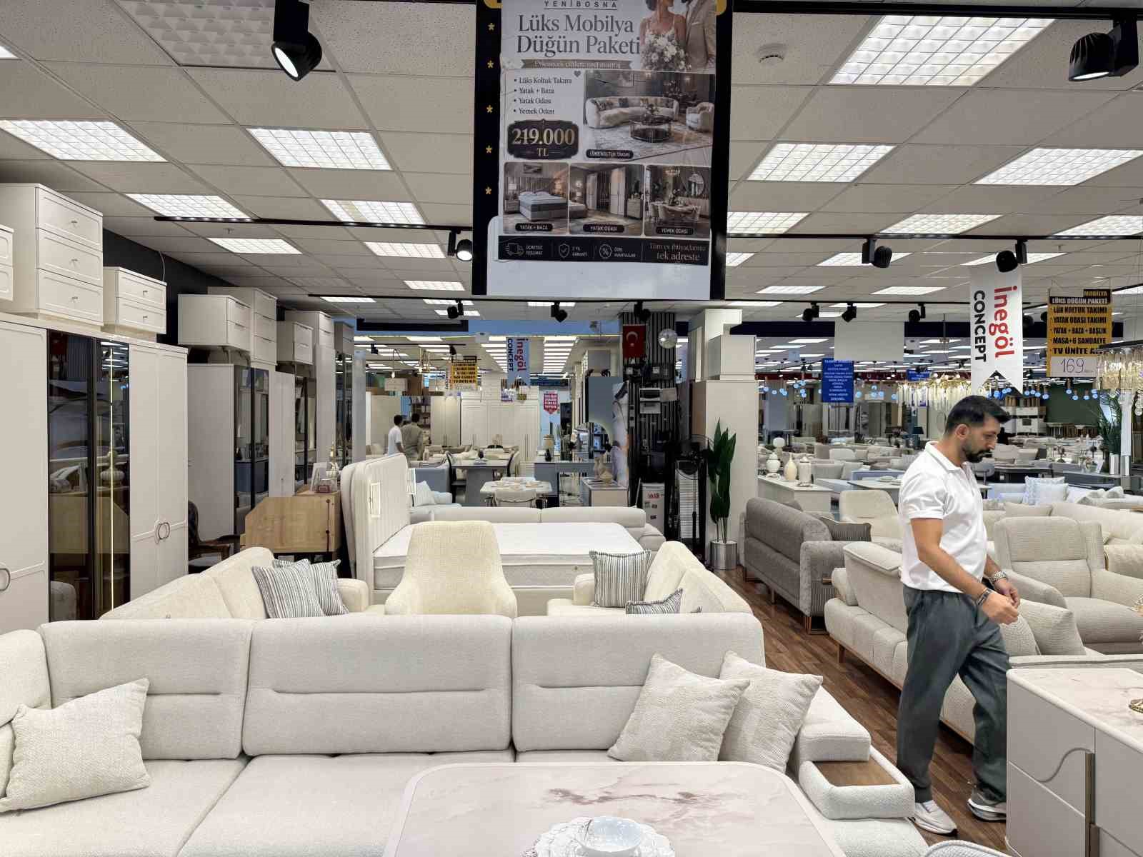 YENİBOSNA’DA MOBİLYACILARDAN EVLENECEK ÇİFTLERE BÜYÜK DESTEK KAMPANYASI