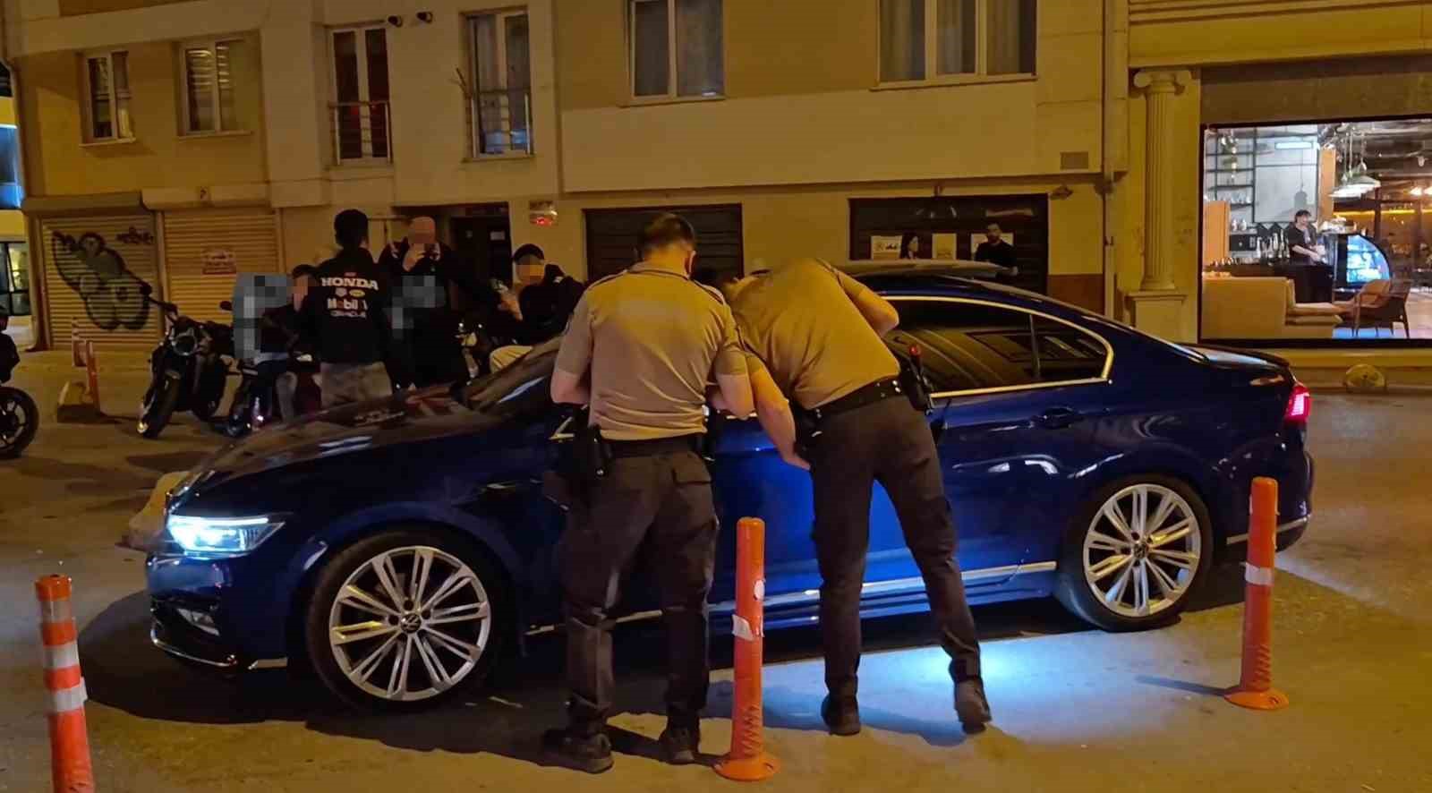 GECE FARLARI KAPALI İLERLEYEN SÜRÜCÜYE CEZA