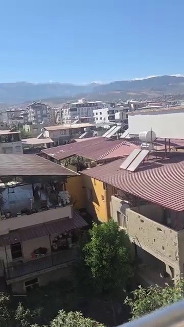 DÜĞÜN KUTLAMASINDA HAVAYA AÇILAN ATEŞ MAHALLELİYE KORKU YAŞATTI