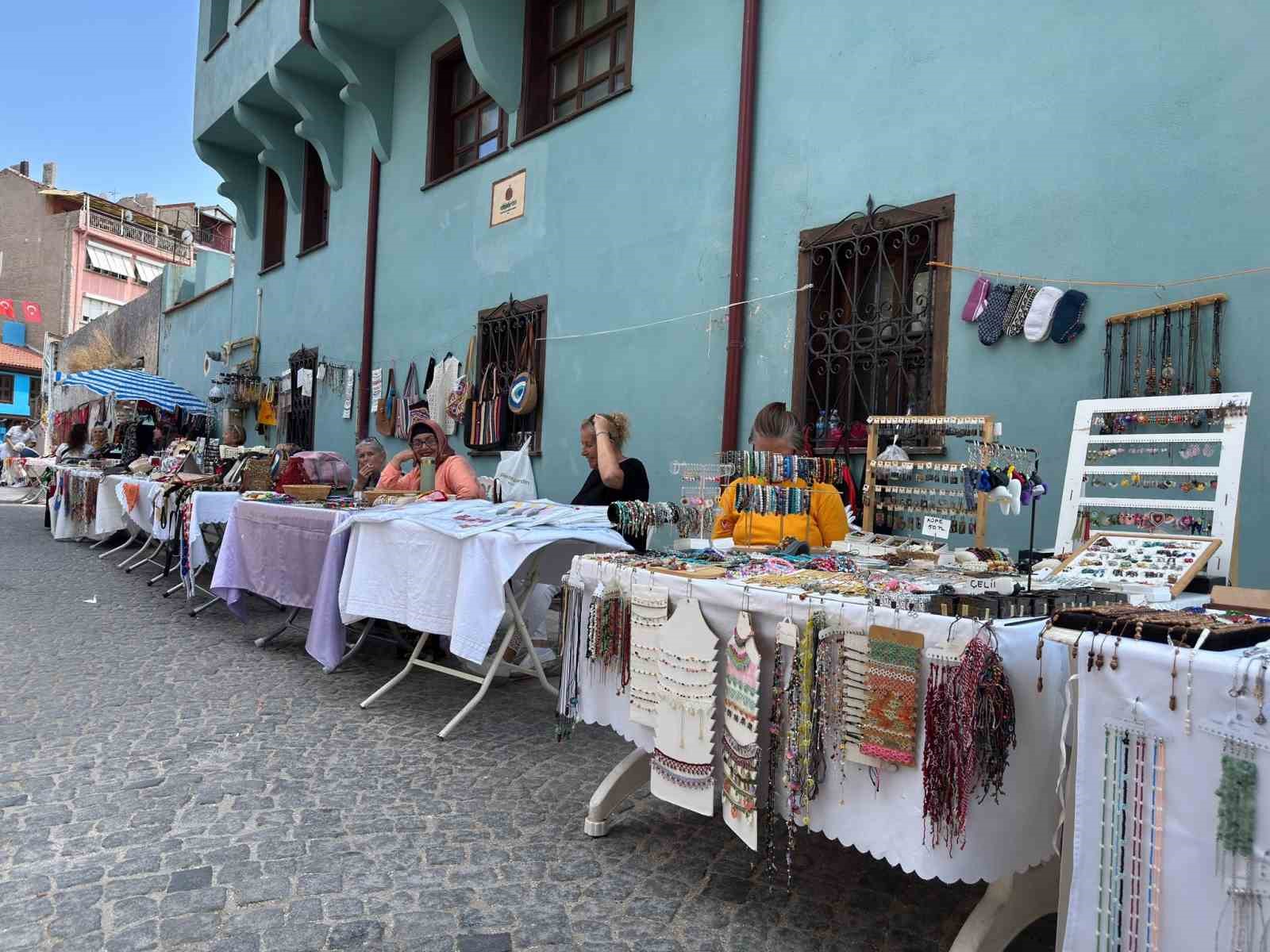 KADIN GİRİŞİMCİLER GELENEKSEL ZANAATLARI MODERN TASARIMLARLA BULUŞTURUYOR