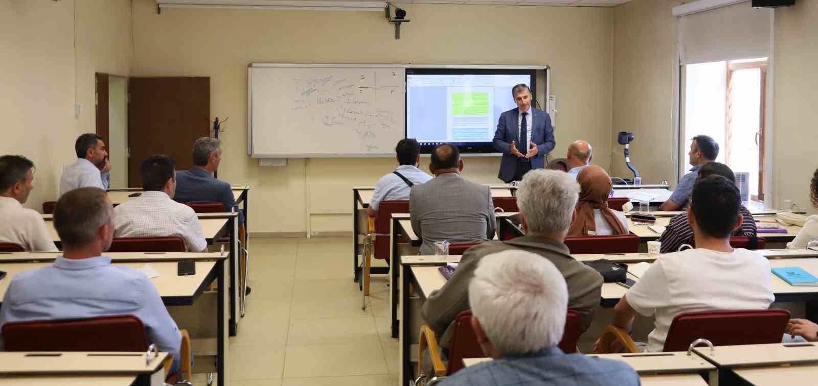 BAYBURT’TA ’EĞİTİM KURUMLARI YÖNETİCİ YETİŞTİRME SERTİFİKA PROGRAMI’ BAŞLADI