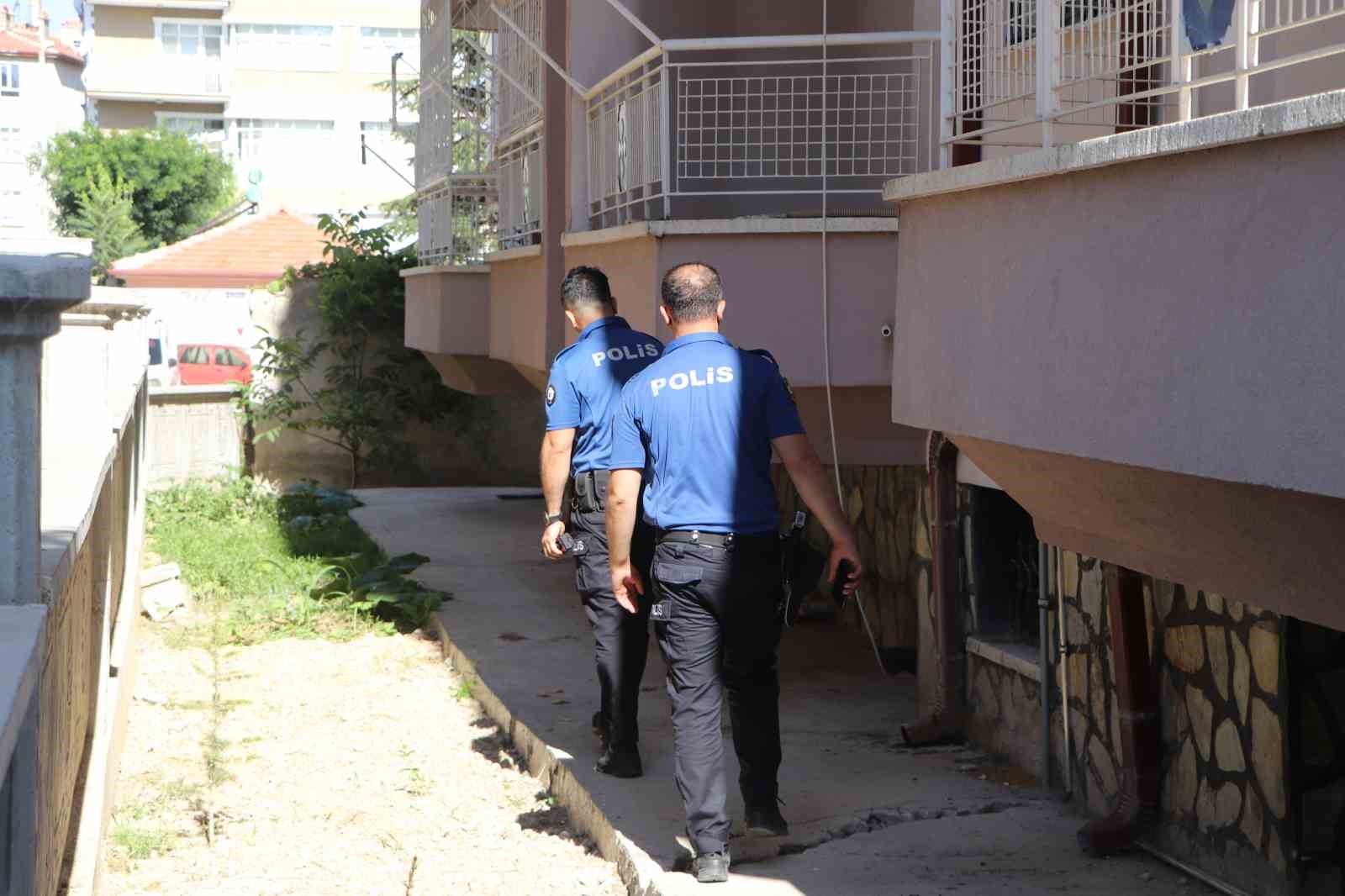 KARAMAN’DA BALKONDAN DÜŞEN ŞAHIS YARALANDI