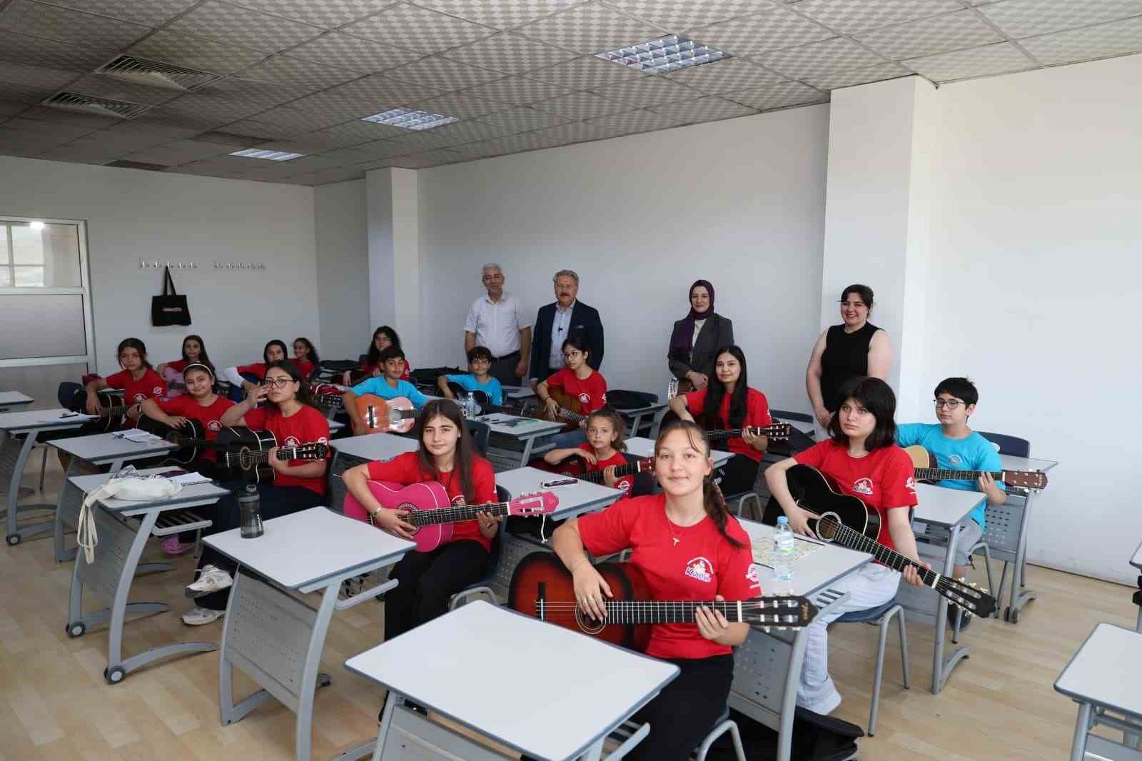 MELİKGAZİ’DE 7 BİNİ AŞKIN KURSİYERLE YAZ DOLU DOLU GEÇİYOR