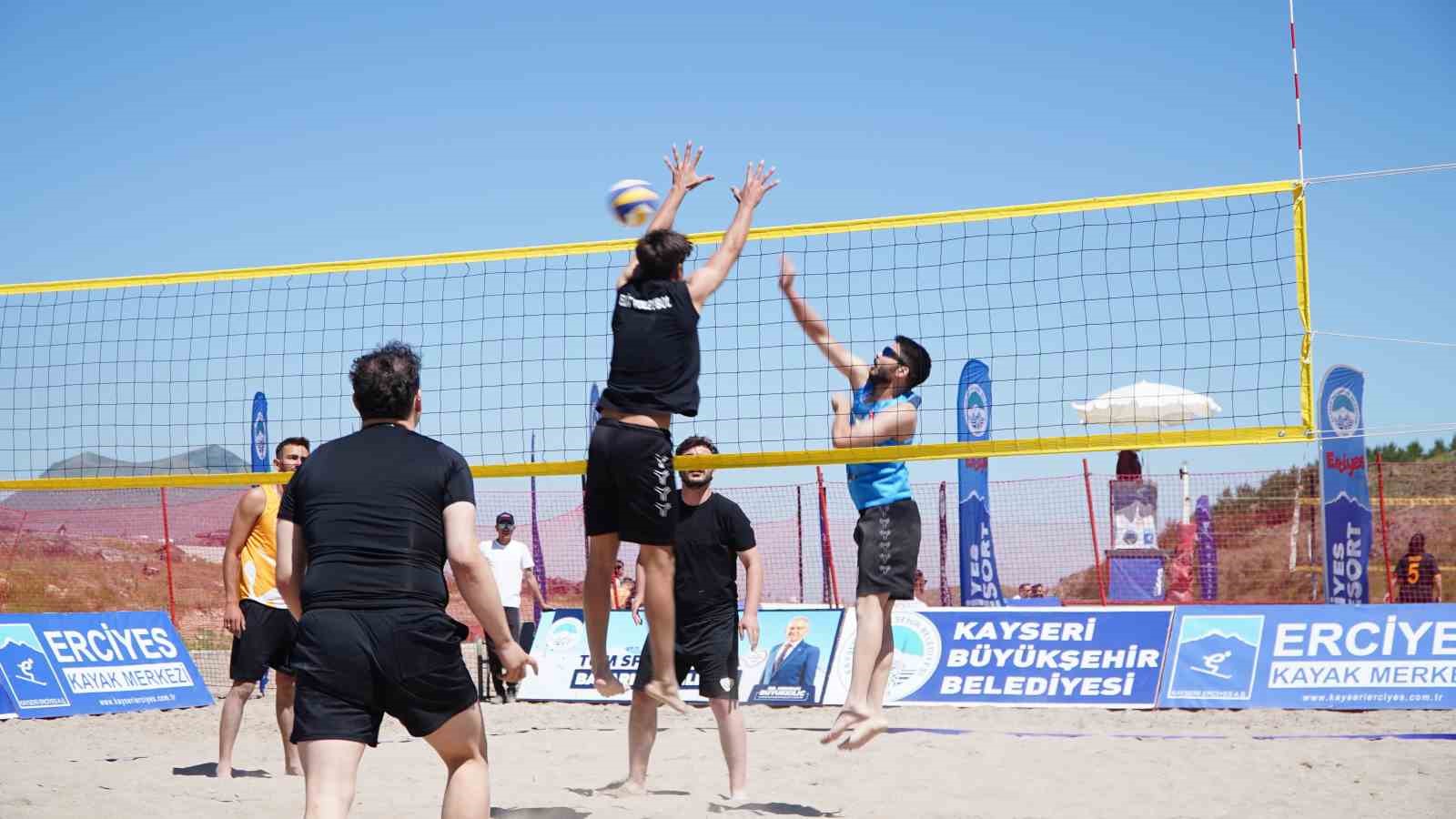 ERCİYES’TE 2 BİN 200 METREDE PLAJ VOLEYBOLU HEYECANI YAŞANDI