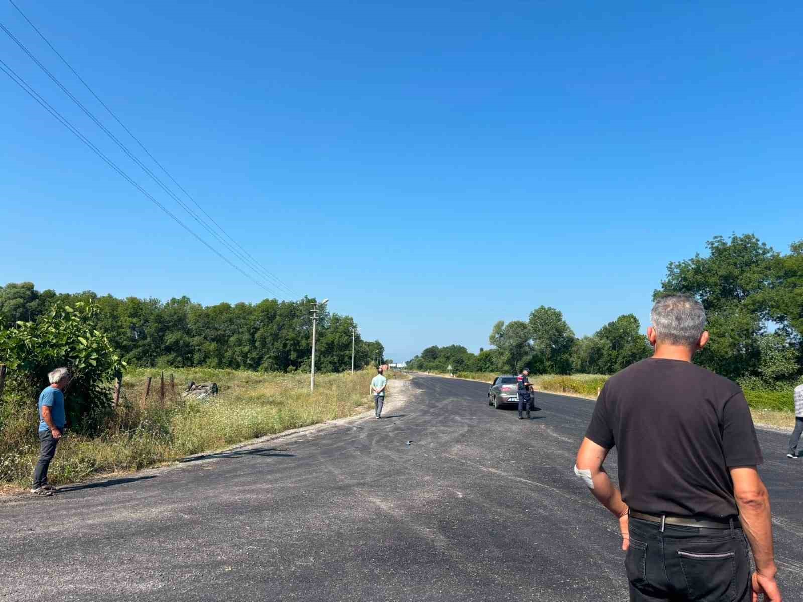 "KAVŞAK HATASI" KAZAYA NEDEN OLDU: TAKLA ATAN OTOMOBİL ARAZİYE UÇTU