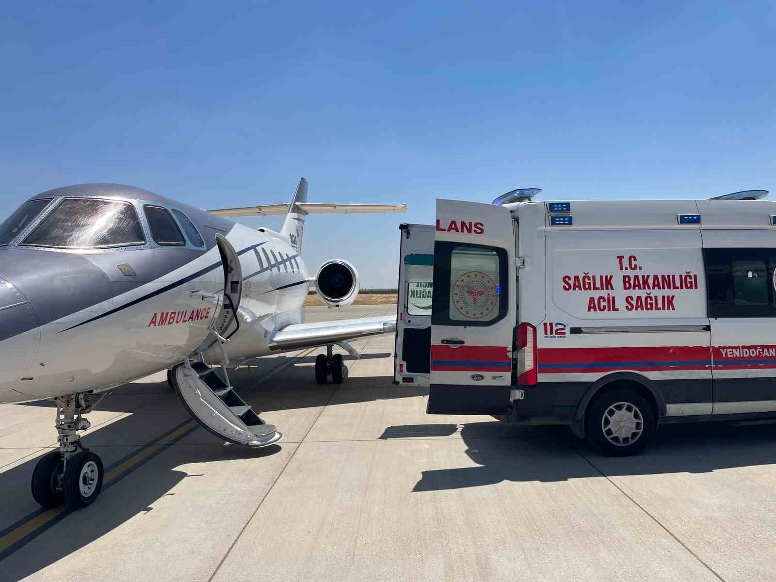 AMBULANS UÇAK 14 GÜNLÜK BEBEK İÇİN MARDİN’DEN HAVALANDI