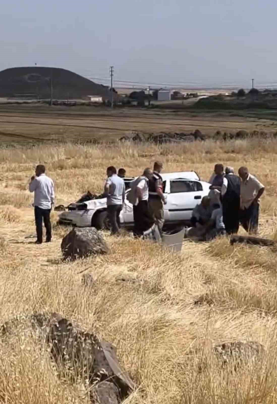 ŞANLIURFA’DA ŞARAMPOLE DEVRİLEN OTOMOBİL TAKLA ATTI: 2 YARALI