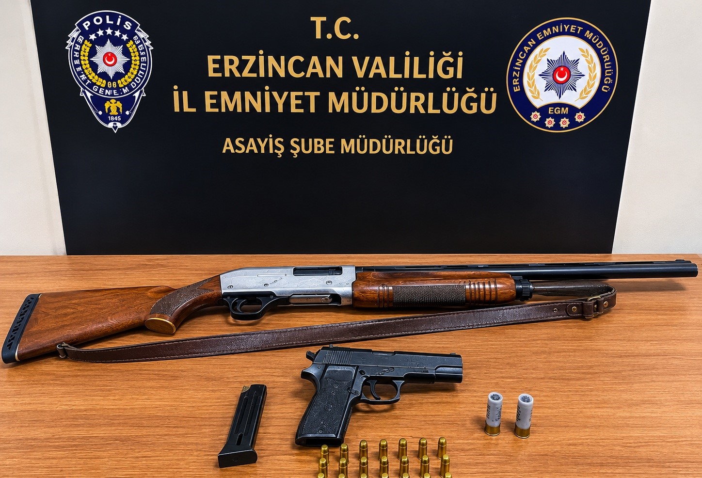 ERZİNCAN’DA RUHSATSIZ TABANCA VE TÜFEK ELE GEÇİRİLDİ