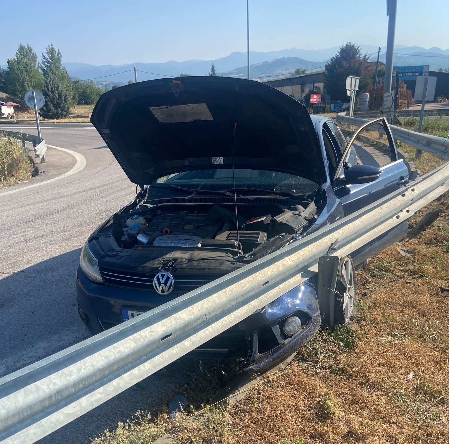 NAVİGASYON YÖNLENDİRMESİ KAZA GETİRDİ: 1 YARALI