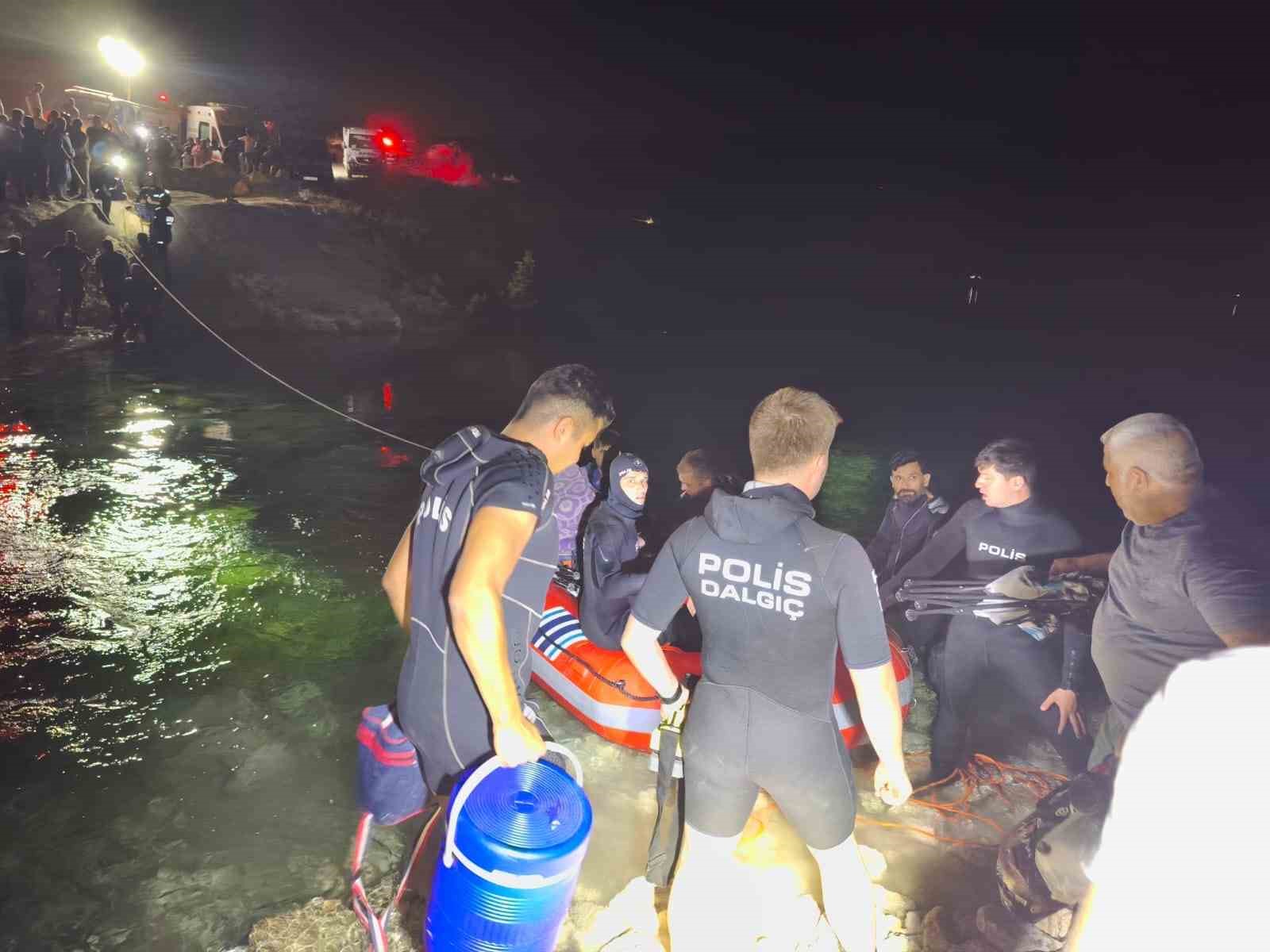 FIRAT NEHRİ’NDE SU SEVİYESİNİN YÜKSELMESİ İLE MAHSUR KALAN 26 KİŞİ KURTARILDI