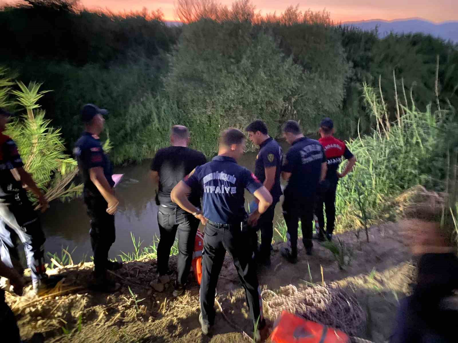 MENDERES NEHRİ’NE ATLAYAN ŞAHIS KURTARILDI