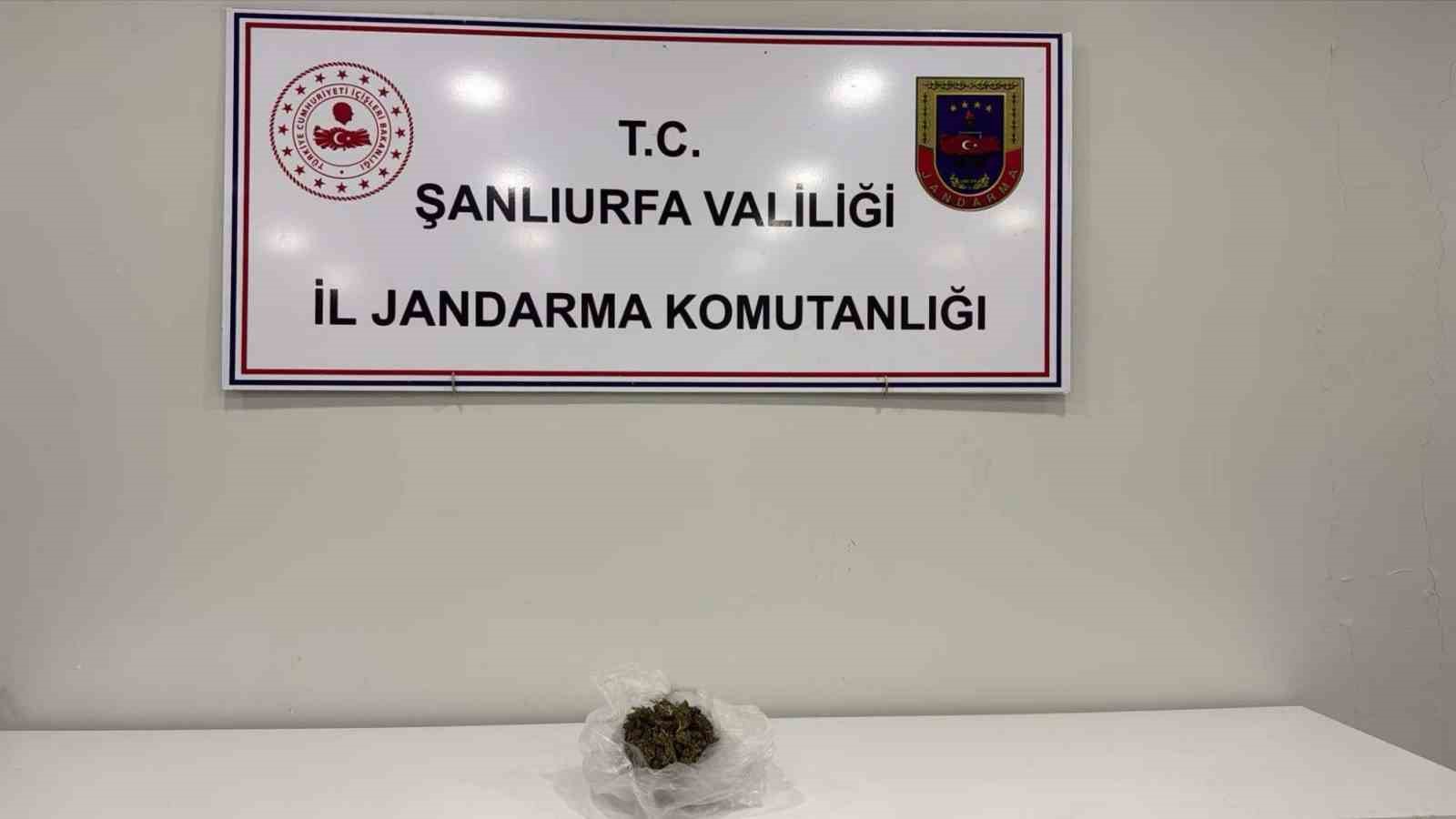 ŞÜPHELİ ŞAHSIN ÜZERİNDEN UYUŞTURUCU ÇIKTI