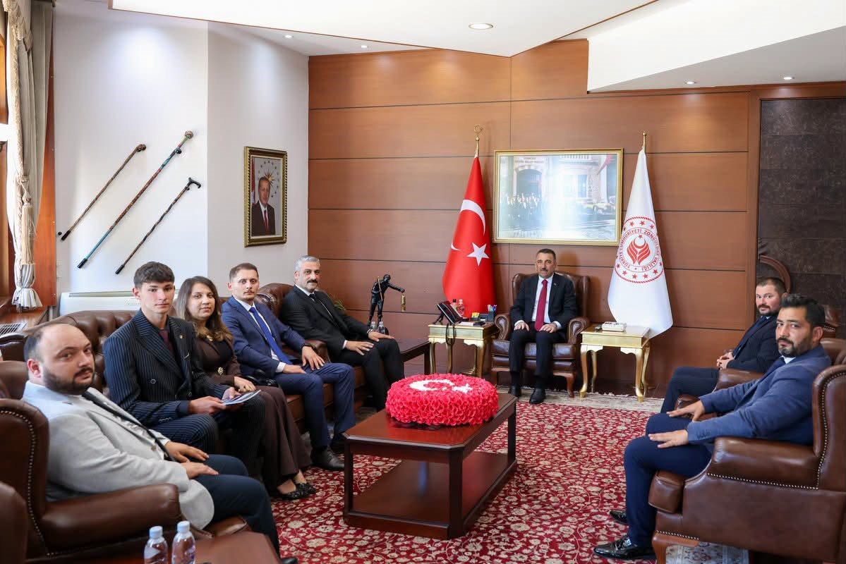 VALİ HACIBEKTAŞOĞLU, ÜLKÜ OCAKLARI YÖNETİMİNİ KABUL ETTİ