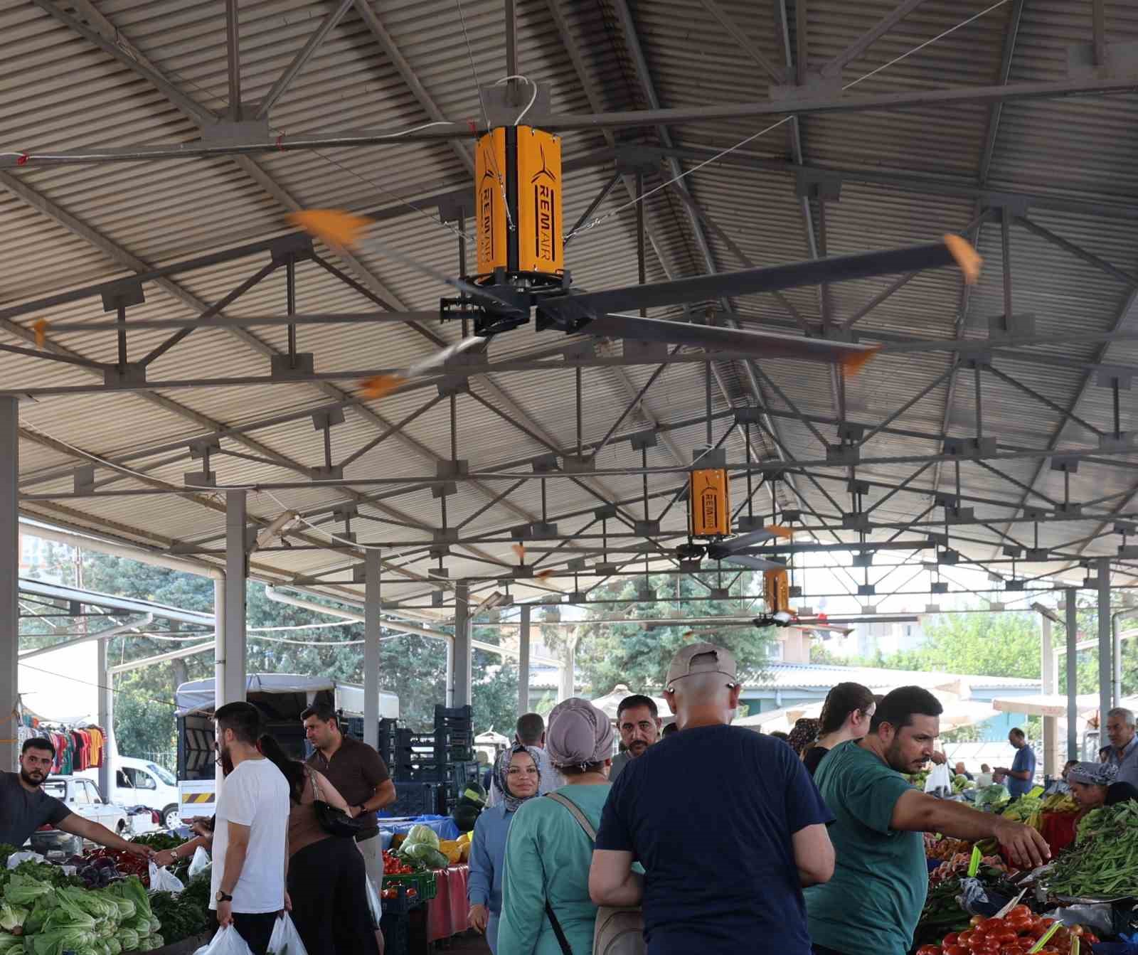 ADANA SICAĞI BUNALTTI, BELEDİYE PAZARA TAVAN VANTİLATÖRLERİ KURDU