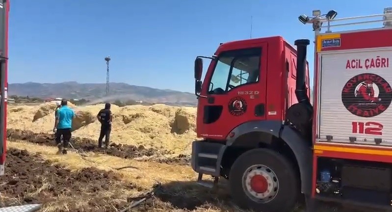 ELAZIĞ’DA SAMAN YANGINI BÜYÜMEDEN SÖNDÜRÜLDÜ