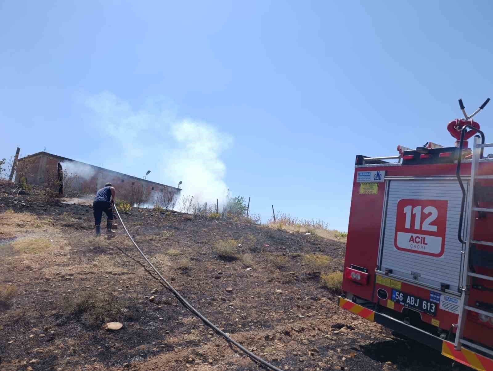KURTALAN’DA ANIZ YANGINI BAHÇELERE SIÇRADI