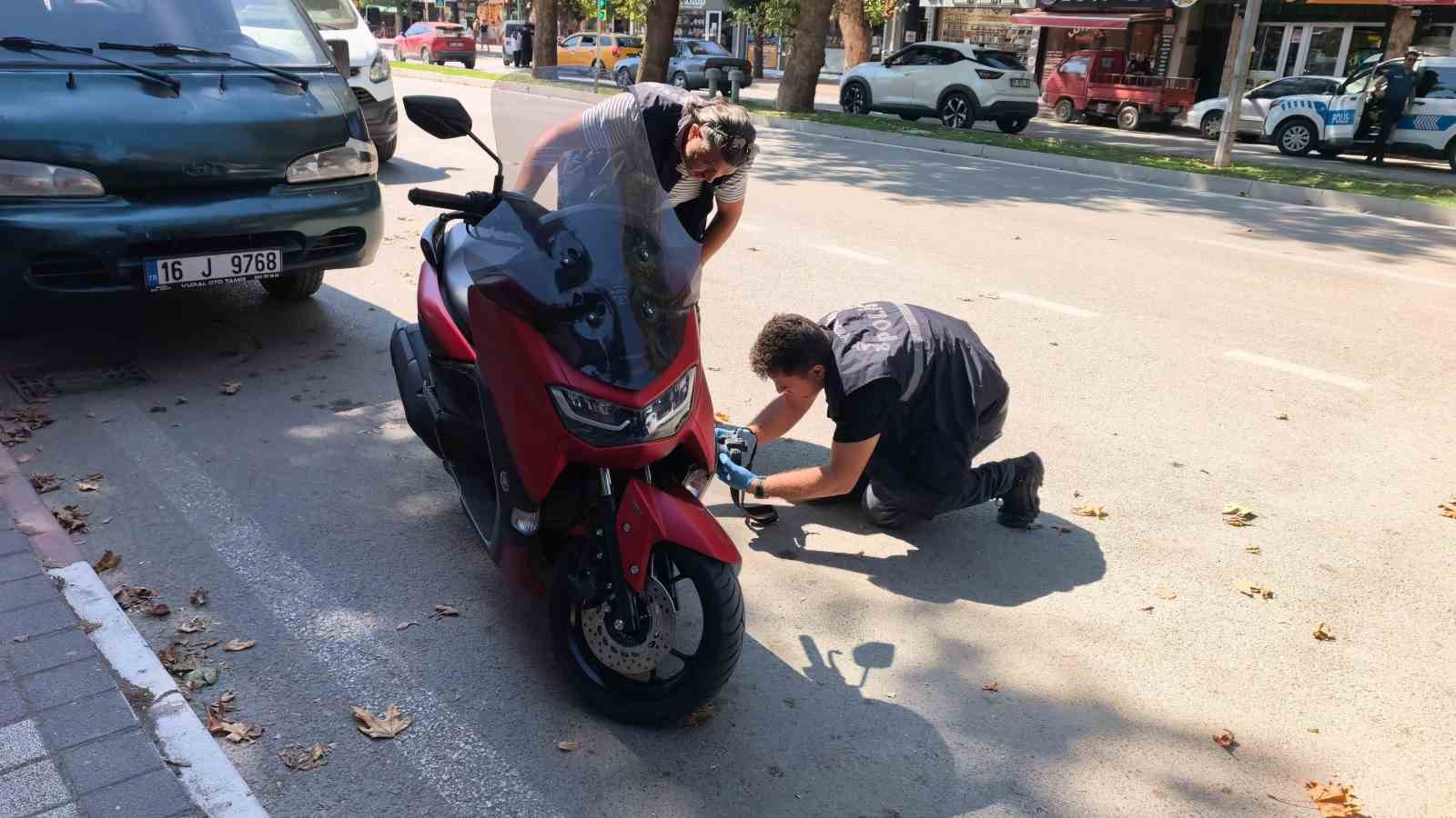MOTOSİKLETİ ALDI, PLAKANIN SAHTE OLDUĞUNU POLİS KONTROLÜNDE ÖĞRENDİ