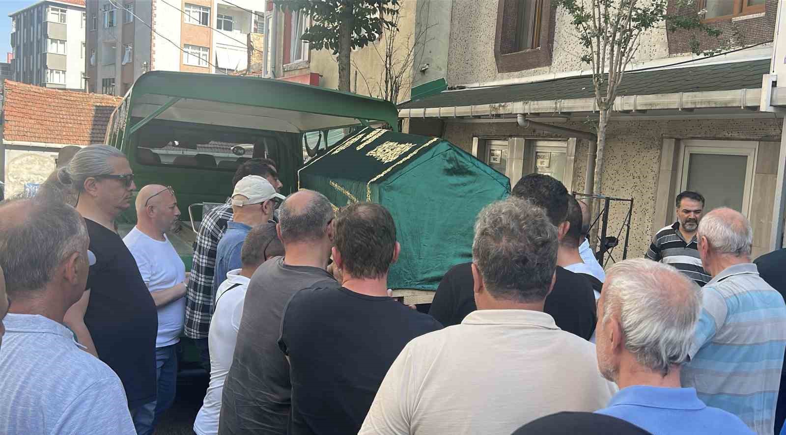 HALİÇ’TE DENİZE DÜŞEREK HAYATINI KAYBEDEN TEKNE PERSONELİ SON YOLCULUĞUNA UĞURLANDI