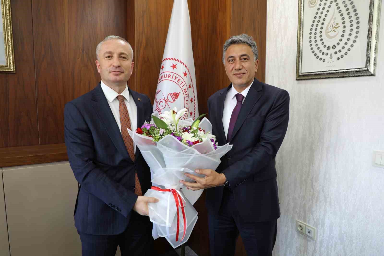 AĞRI MİLLİ EĞİTİM MÜDÜRLÜĞÜNE ATANAN ÇAKAN GÖREVİNE BAŞLADI