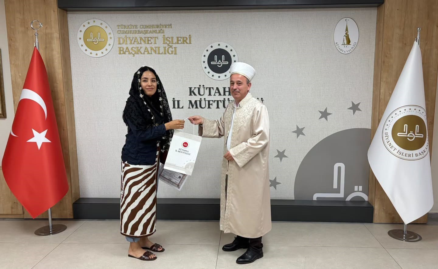 MEKSİKALI RUBİ MÜSLÜMAN OLUP, AYŞE İSMİNİ ALDI