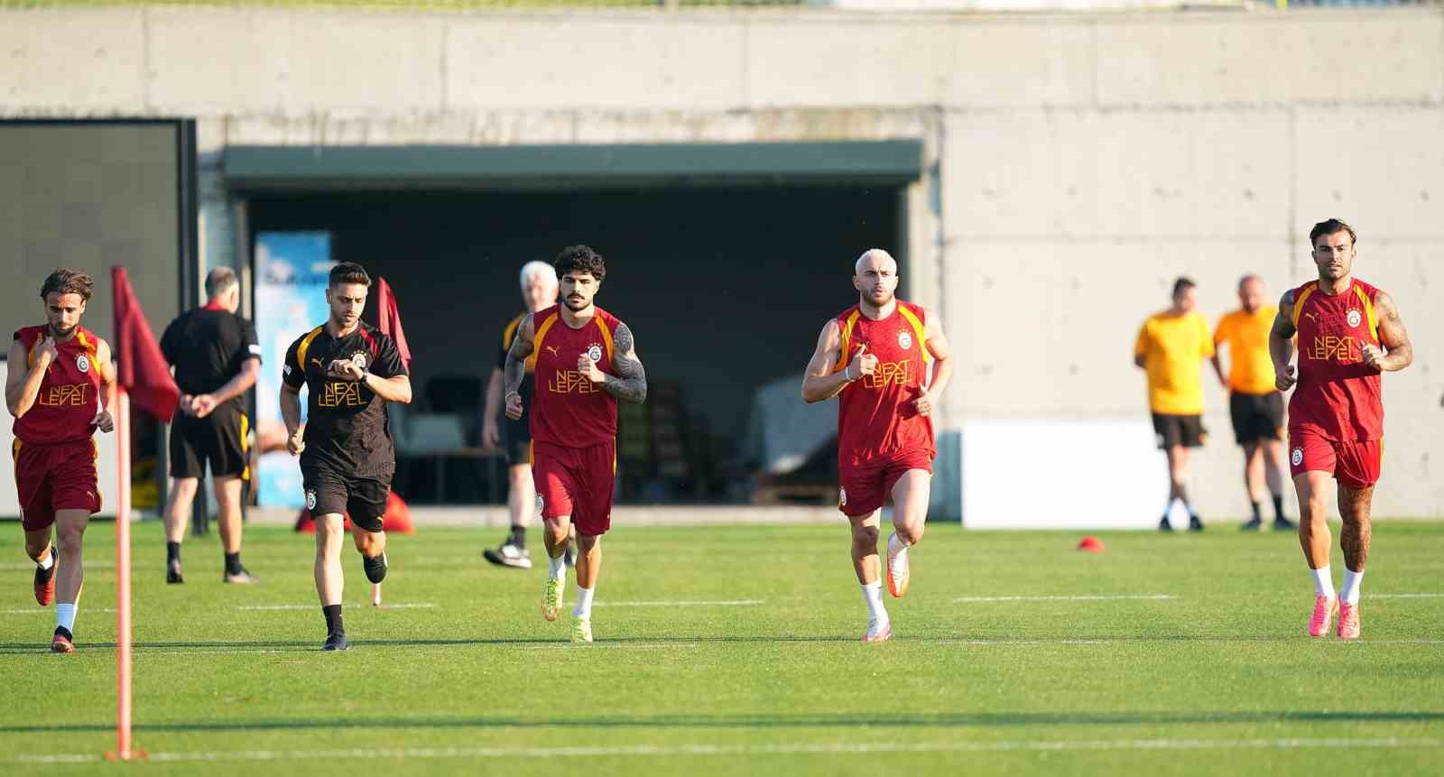 GALATASARAY, YENİ SEZON HAZIRLIKLARINI SÜRDÜRDÜ