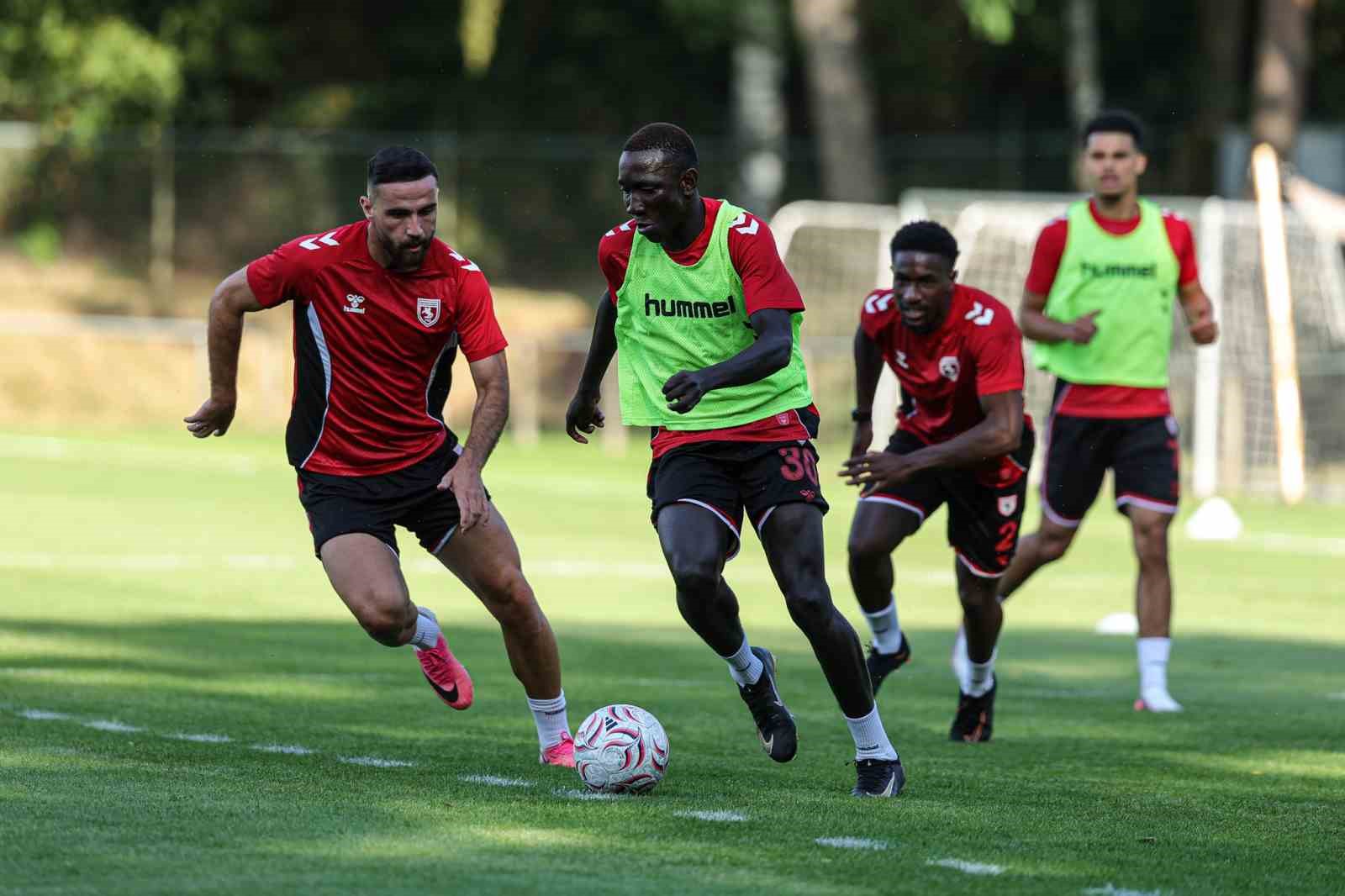 SAMSUNSPOR’UN HOLLANDA KAMPI BAŞLADI