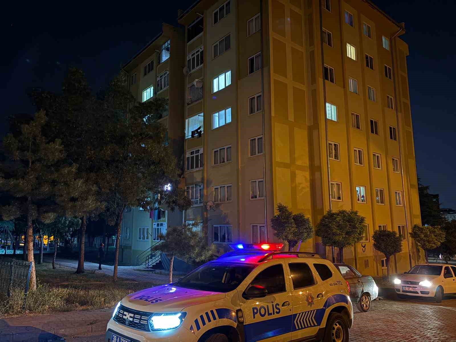 KAYSERİ’DE 3. KATTAN DÜŞEN ÇOCUK AĞIR YARALANDI