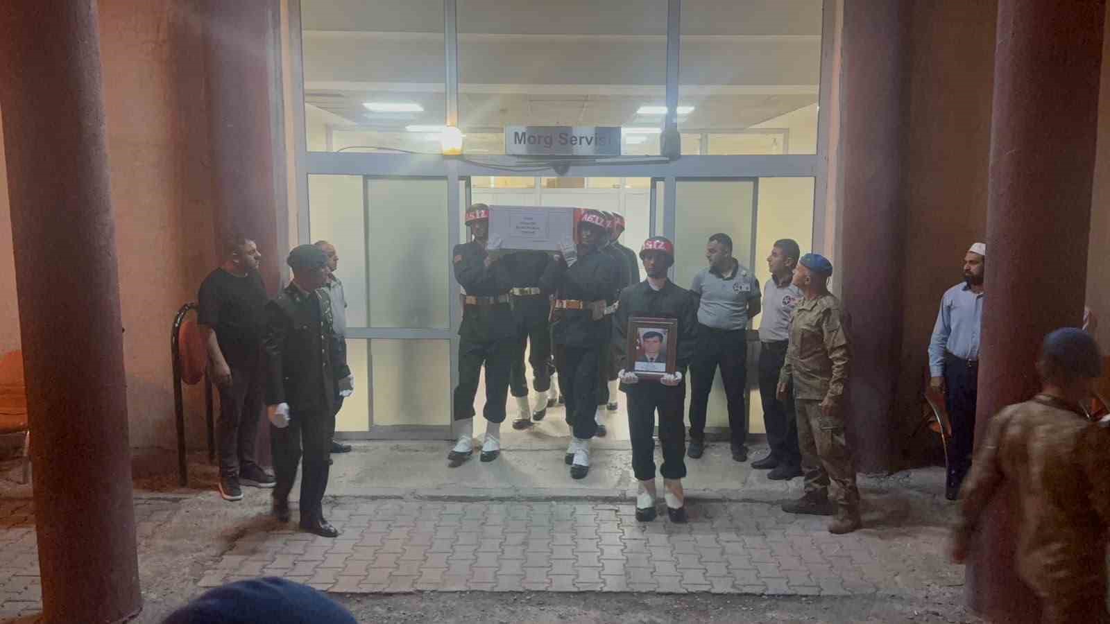 HAKKARİ’DE HAYATINI KAYBEDEN YÜKSEL IŞIK’IN CENAZESİ ASKERİ TÖRENLE BURSA’YA UĞURLANDI