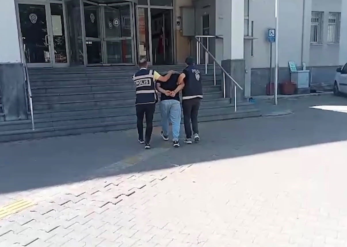 KAYSERİ’DE KESİNLEŞMİŞ HAPİS CEZASIYLA ARANAN 2 ŞAHIS YAKALANDI