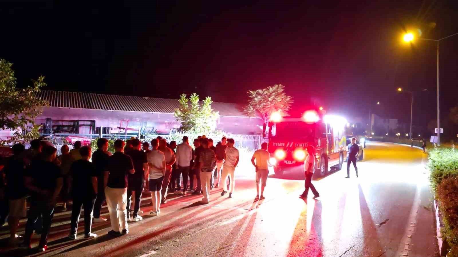 KONTROLDEN ÇIKAN CİP TAKLA ATTI: 2 YARALI