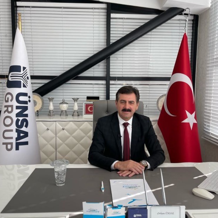 HAVA TAKSİYLE KÖYÜNE UÇTU, TARLAYA İNDİ