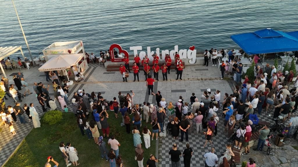 ’YAZ KONSERLERİ’ MÜZİK COŞKUSUNU İLÇELERE TAŞIYOR