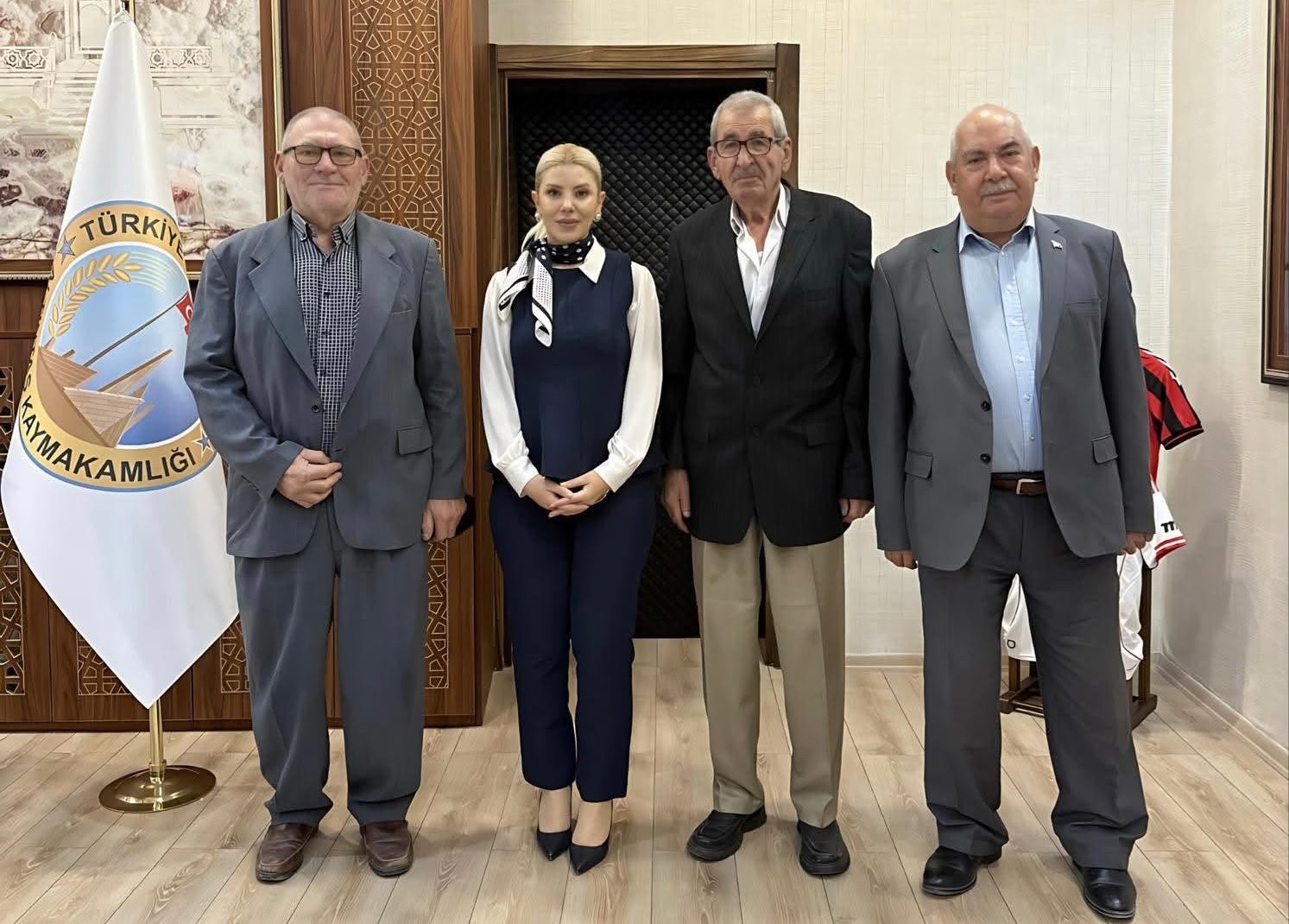 KIBRIS GAZİLERİNDEN KAYMAKAM YILDIRIM’A ANLAMLI ZİYARET