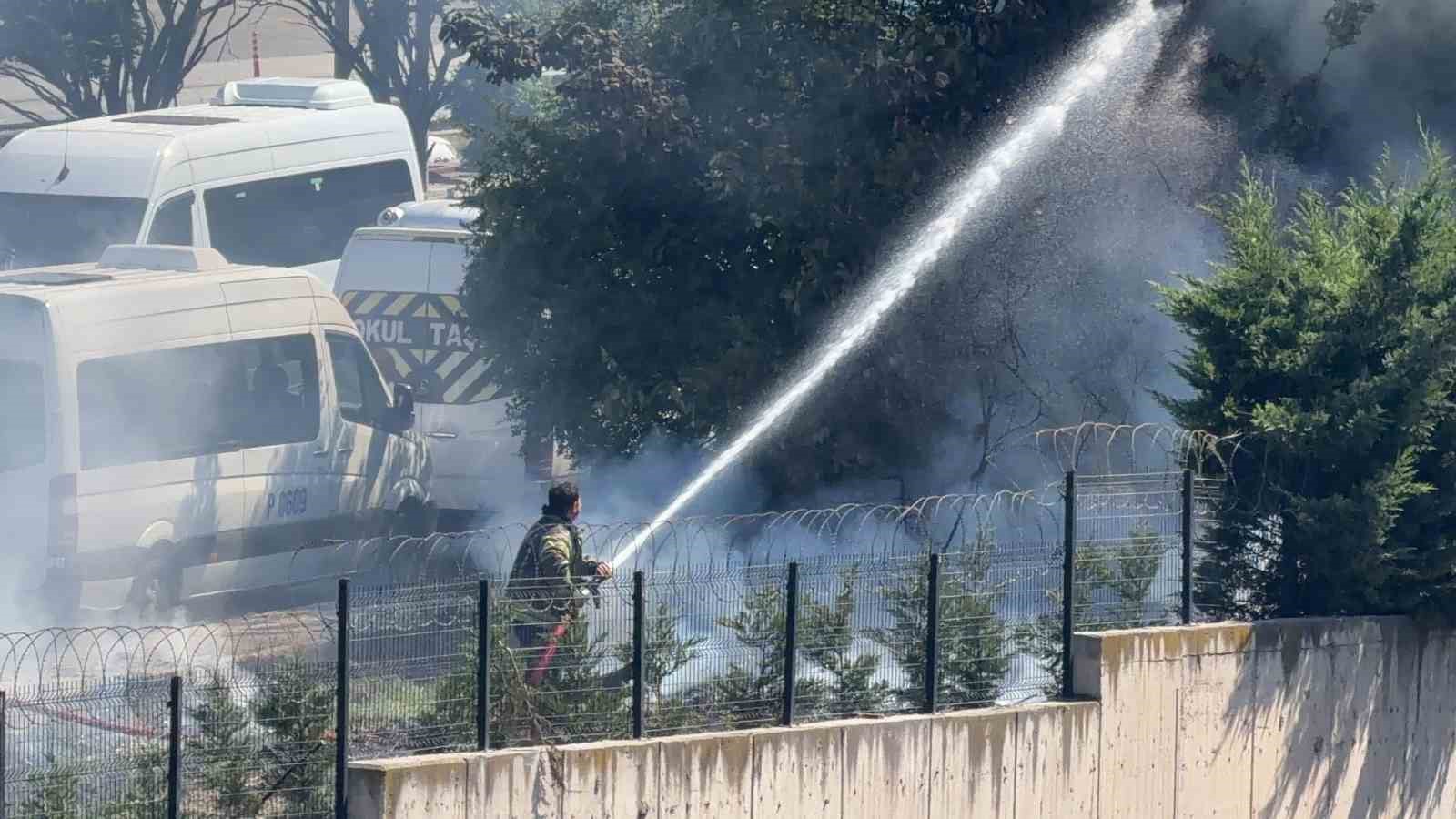 AĞAÇLIK ALANDA ÇIKAN YANGIN BÜYÜMEDEN SÖNDÜRÜLDÜ