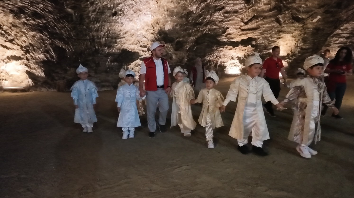 530 YILLIK GELENEK YERİN 150 METRE ALTINDA YAŞATILDI